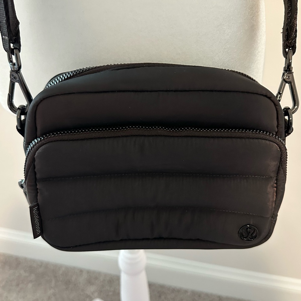 Lululemon Athletica Everywhere Crossbody Bag 2L *Wunder Puff - Iridescent